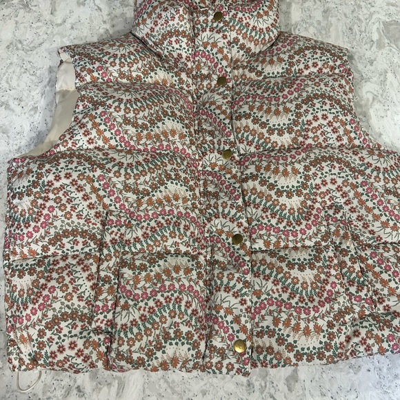 LOFT Jackets & Blazers - LOFT Floral Puffer Vest Medium
